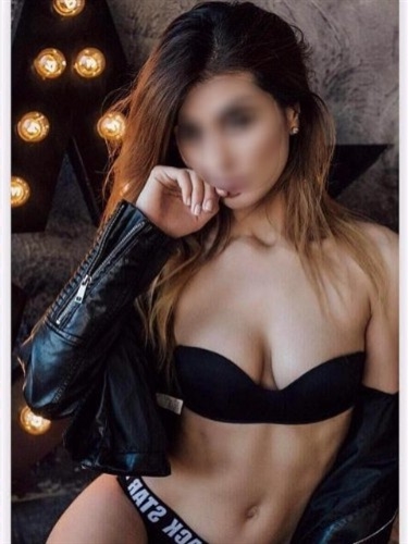 Pure intimate erotic time with escort Charlsdotter Penang