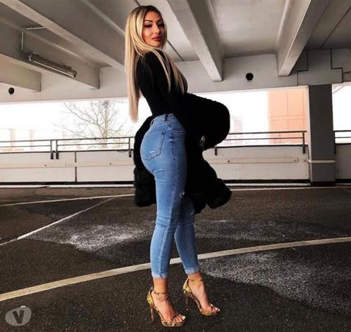 Sandal, 19, Cannes - France, Elite escort